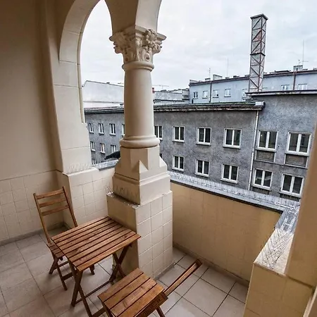 Niebieski Teatralna * Катовице