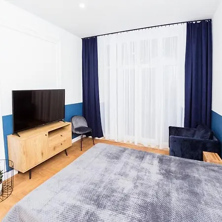 Niebieski Teatralna * Катовице